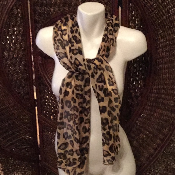 🐆NWT Leopard Scarf Must Have For Summer 🐆 - Picture 2 of 5